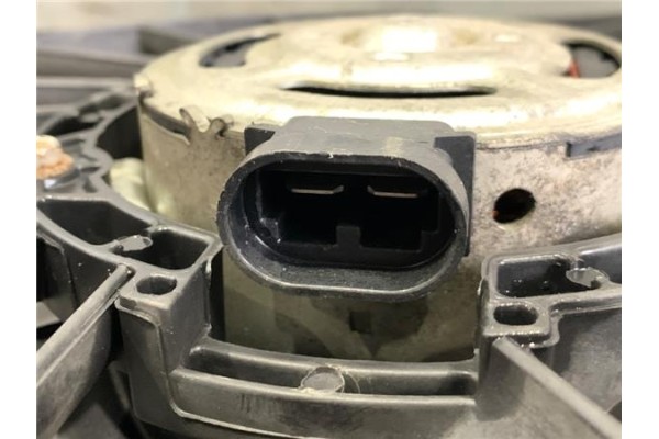Recambio de electroventilador para renault master iii combi 2.3 l2h2 3,5t referencia OEM IAM 214815872R 5020592 
