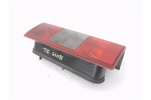 Recambio de piloto trasero izquierdo para opel combo furgón/ranchera familiar 1.7 di 16v referencia OEM IAM E95302  