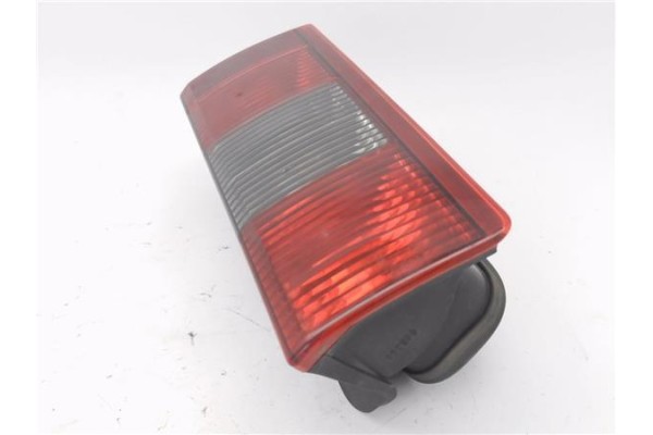 Recambio de piloto trasero izquierdo para opel combo furgón/ranchera familiar 1.7 di 16v referencia OEM IAM E95302  