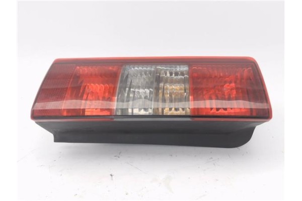 Recambio de piloto trasero izquierdo para opel combo furgón/ranchera familiar 1.7 di 16v referencia OEM IAM E95302  