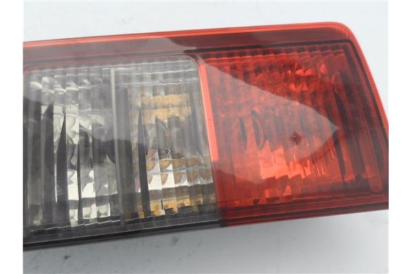 Recambio de piloto trasero izquierdo para opel combo furgón/ranchera familiar 1.7 di 16v referencia OEM IAM E95302  