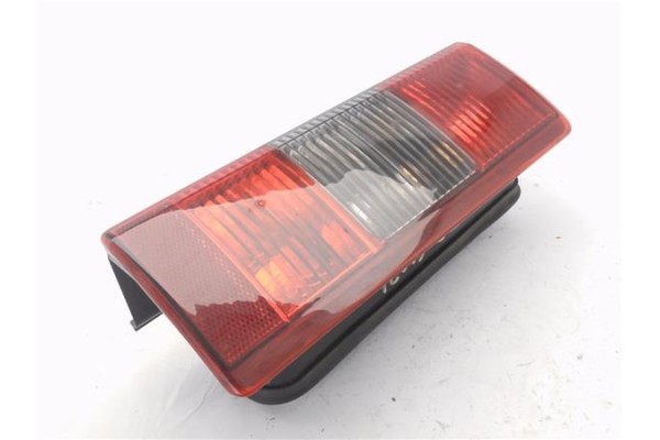 Recambio de piloto trasero derecho para opel combo furgón/ranchera familiar 1.7 di 16v referencia OEM IAM E95302  