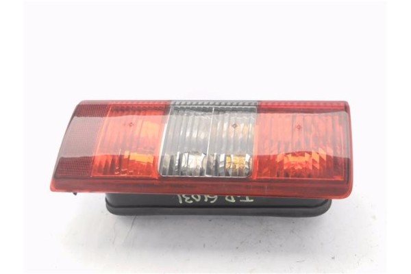 Recambio de piloto trasero derecho para opel combo furgón/ranchera familiar 1.7 di 16v referencia OEM IAM E95302  