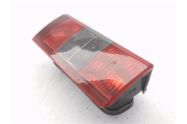 Recambio de piloto trasero derecho para opel combo furgón/ranchera familiar 1.7 di 16v referencia OEM IAM E95302  