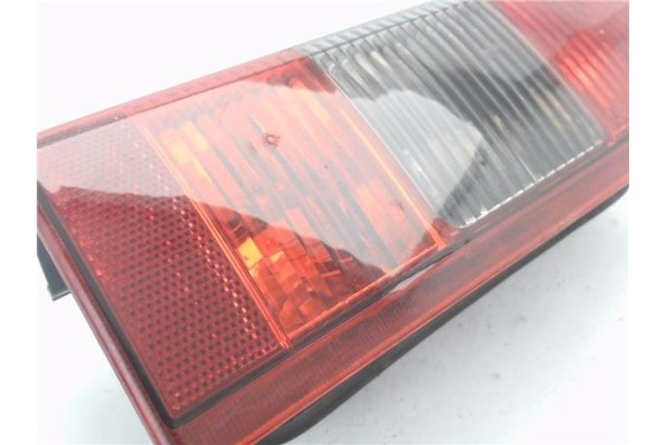 Recambio de piloto trasero derecho para opel combo furgón/ranchera familiar 1.7 di 16v referencia OEM IAM E95302  