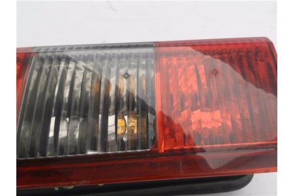 Recambio de piloto trasero derecho para opel combo furgón/ranchera familiar 1.7 di 16v referencia OEM IAM E95302  