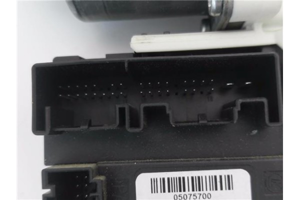 Recambio de motor elevalunas delantero izquierdo para volkswagen golf v plus (5m1) 2.0 tdi 16v referencia OEM IAM 5M1837401G 1K0