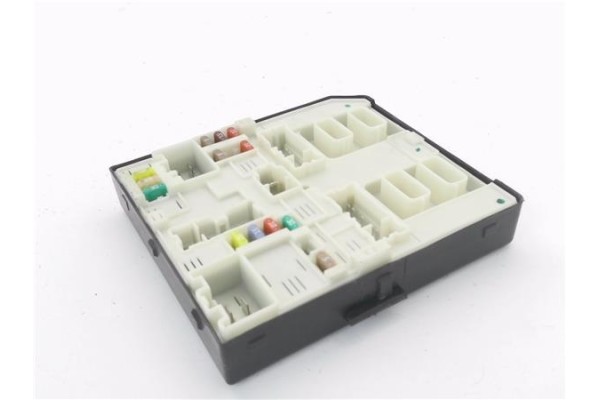 Recambio de caja fusibles/rele para renault master iii combi 2.3 l2h2 3,5t referencia OEM IAM 284B64474R  