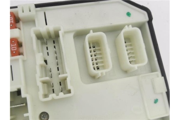 Recambio de caja fusibles/rele para renault master iii combi 2.3 l2h2 3,5t referencia OEM IAM 284B64474R  