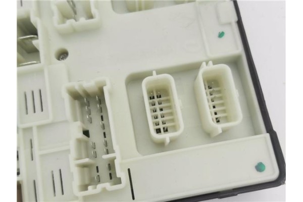 Recambio de caja fusibles/rele para renault master iii combi 2.3 l2h2 3,5t referencia OEM IAM 284B64474R  