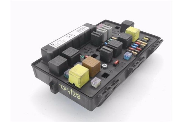 Recambio de caja fusibles/rele para opel astra h berlina 1.7 cdti referencia OEM IAM 13206754 5DK00866838 