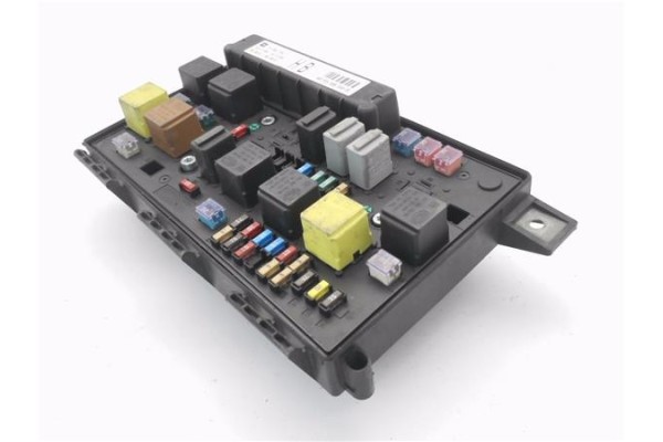 Recambio de caja fusibles/rele para opel astra h berlina 1.7 cdti referencia OEM IAM 13206754 5DK00866838 
