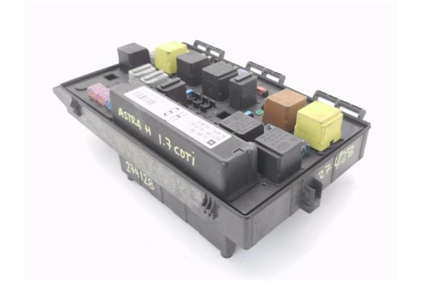 Recambio de caja fusibles/rele para opel astra h berlina 1.7 cdti referencia OEM IAM 13206754 5DK00866838 