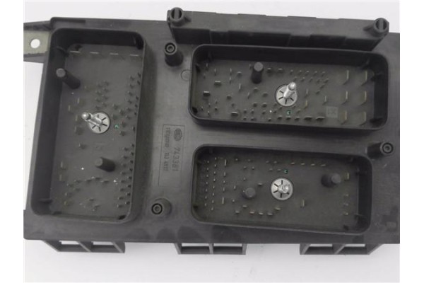 Recambio de caja fusibles/rele para opel astra h berlina 1.7 cdti referencia OEM IAM 13206754 5DK00866838 