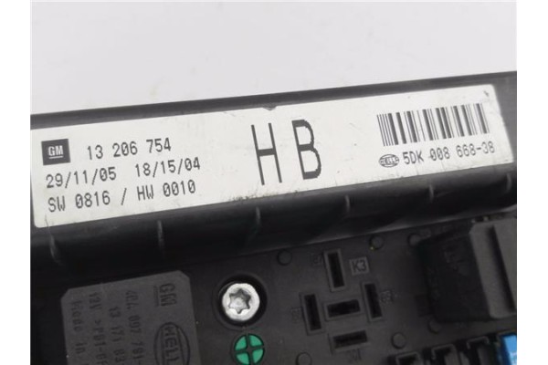 Recambio de caja fusibles/rele para opel astra h berlina 1.7 cdti referencia OEM IAM 13206754 5DK00866838 