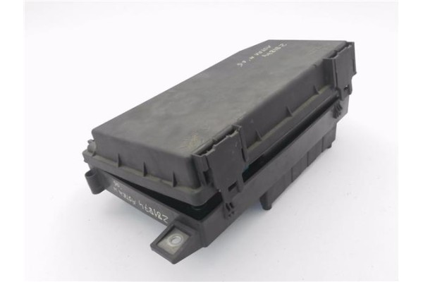 Recambio de caja fusibles/rele para opel astra h berlina 1.7 cdti referencia OEM IAM 13206754 5DK00866838 