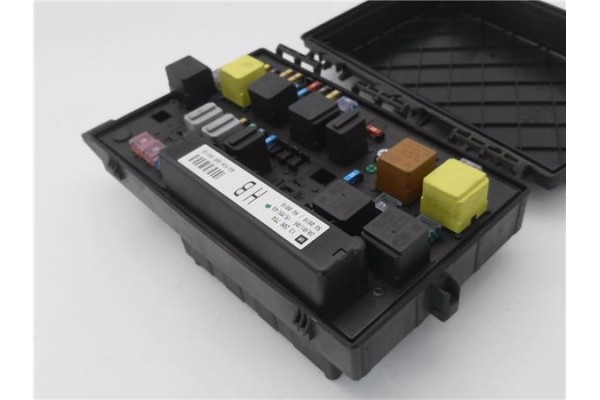 Recambio de caja fusibles/rele para opel astra h berlina 1.7 cdti referencia OEM IAM 13206754 5DK00866838 