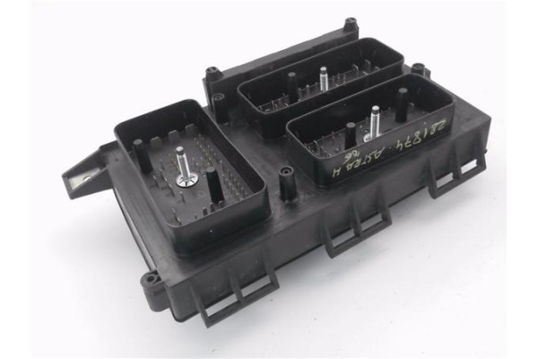 Recambio de caja fusibles/rele para opel astra h berlina 1.7 cdti referencia OEM IAM 13206754 5DK00866838 