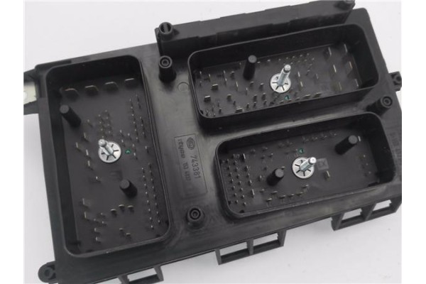 Recambio de caja fusibles/rele para opel astra h berlina 1.7 cdti referencia OEM IAM 13206754 5DK00866838 