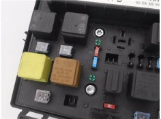 Recambio de caja fusibles/rele para opel astra h berlina 1.7 cdti referencia OEM IAM 13206754 5DK00866838 