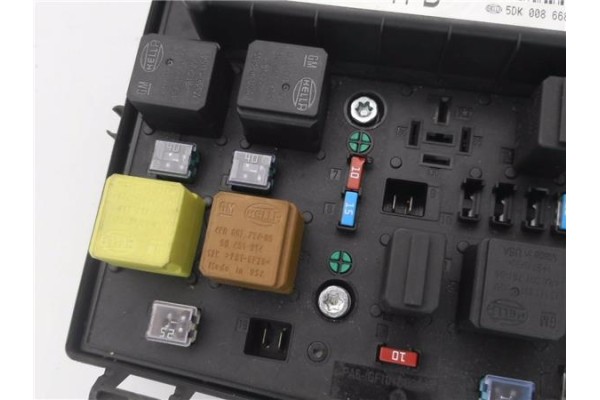Recambio de caja fusibles/rele para opel astra h berlina 1.7 cdti referencia OEM IAM 13206754 5DK00866838 