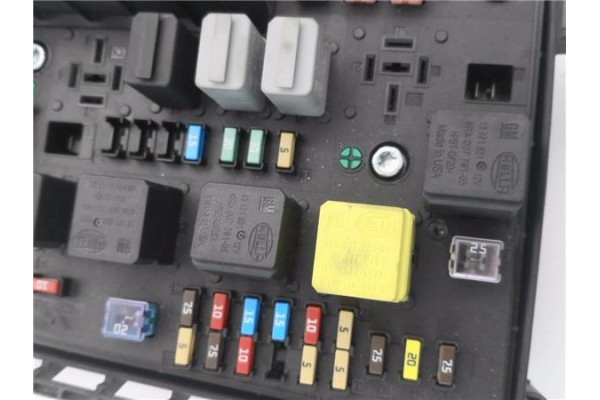 Recambio de caja fusibles/rele para opel astra h berlina 1.7 cdti referencia OEM IAM 13206754 5DK00866838 