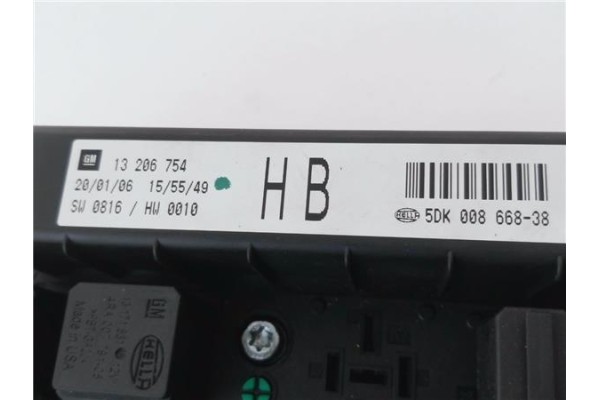 Recambio de caja fusibles/rele para opel astra h berlina 1.7 cdti referencia OEM IAM 13206754 5DK00866838 