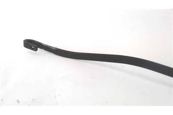 Recambio de brazo limpiaparabrisas delantero derecho para hyundai getz (tb) 1.1 básico referencia OEM IAM 983201C000  