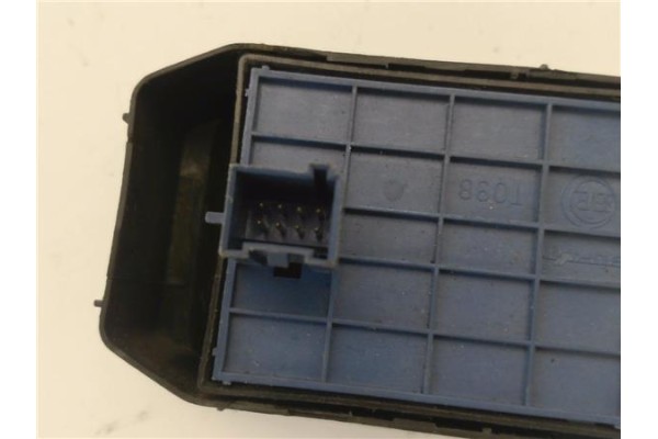 Recambio de mando elevalunas delantero izquierdo para fiat qubo (300) 1.3 active referencia OEM IAM 735461275  