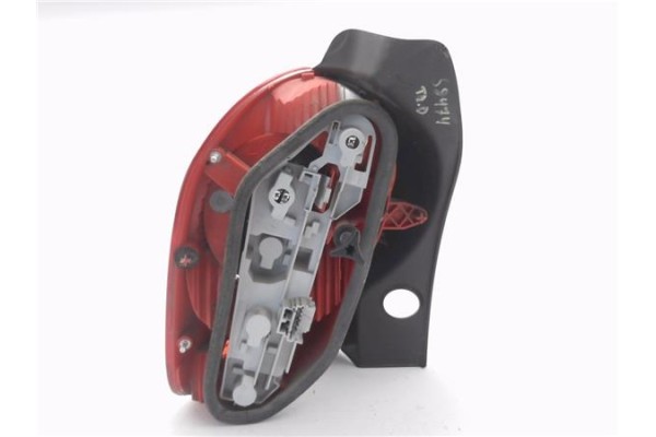 Recambio de piloto trasero derecho para renault modus i 1.4 (jp01, jp0j) referencia OEM IAM 8200538785  