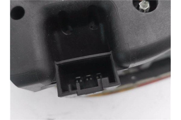 Recambio de piloto porton trasero izquierdo para bmw serie 3 berlina (e46) 2.5 325i referencia OEM IAM 6907945  