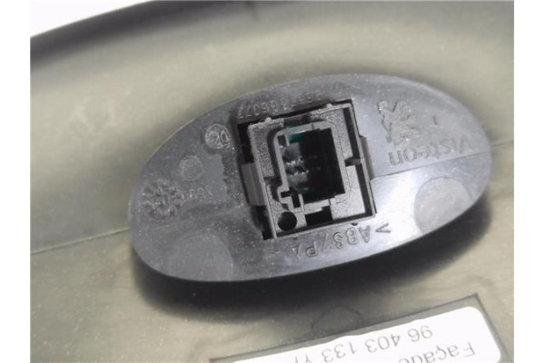 Recambio de embellecedor consola central para peugeot 206 cc cabrio-coupé 1.6 cc referencia OEM IAM 96403133YF  