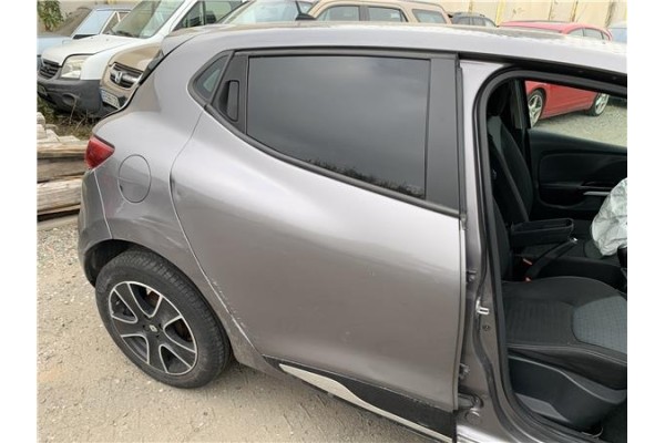 Recambio de puerta trasero derecha para renault clio iv 1.5 business referencia OEM IAM 821008626R  