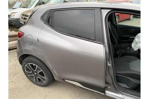 Recambio de puerta trasero derecha para renault clio iv 1.5 business referencia OEM IAM 821008626R  