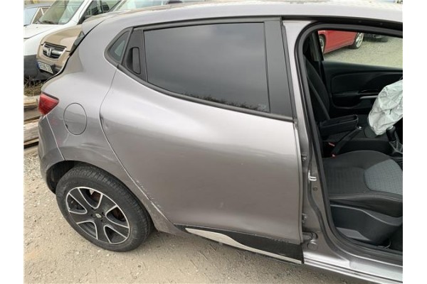 Recambio de puerta trasero derecha para renault clio iv 1.5 business referencia OEM IAM 821008626R  