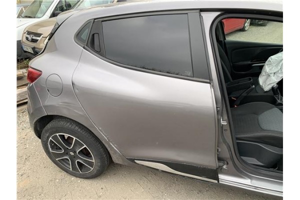 Recambio de puerta trasero derecha para renault clio iv 1.5 business referencia OEM IAM 821008626R  