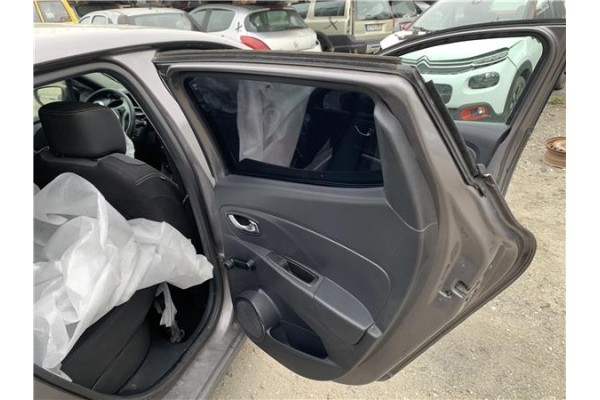 Recambio de puerta trasero derecha para renault clio iv 1.5 business referencia OEM IAM 821008626R  
