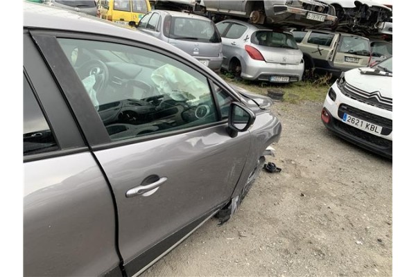 Recambio de puerta delantero derecha para renault clio iv 1.5 business referencia OEM IAM 801008302R  