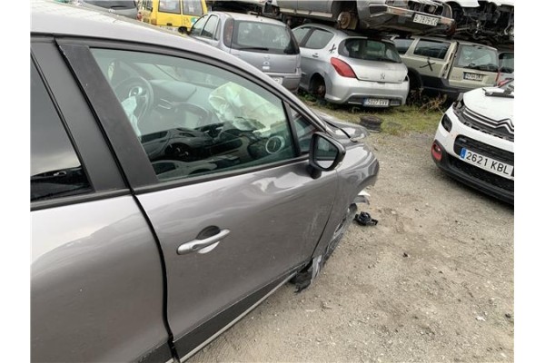 Recambio de puerta delantero derecha para renault clio iv 1.5 business referencia OEM IAM 801008302R  