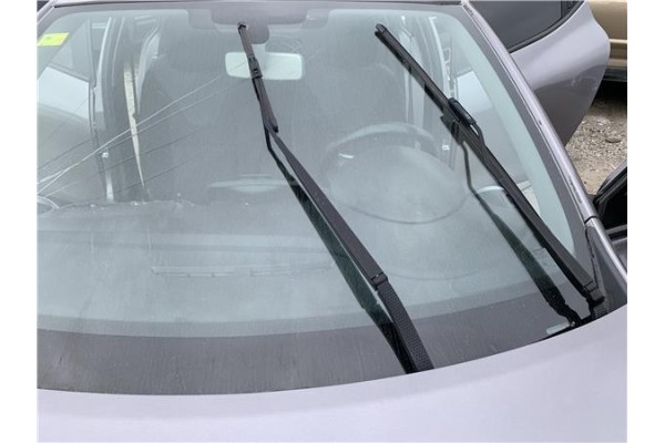 Recambio de brazo limpiaparabrisas delantero derecho para renault clio iv 1.5 business referencia OEM IAM 288810421R 288869893R 