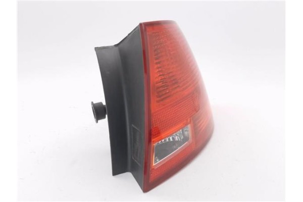 Recambio de piloto trasero derecho para audi a4 avant (8e) 1.8 t referencia OEM IAM   