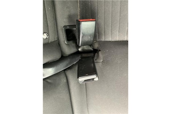 Recambio de anclaje cinturon trasero izquierdo para renault clio iv 1.5 business referencia OEM IAM 878170058R  