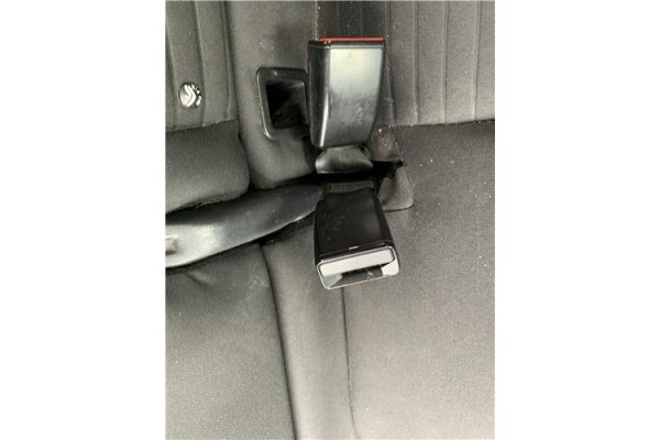 Recambio de anclaje cinturon trasero izquierdo para renault clio iv 1.5 business referencia OEM IAM 878170058R  