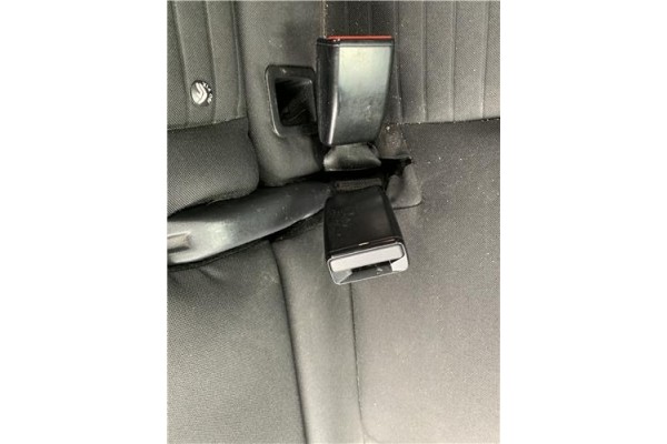 Recambio de anclaje cinturon trasero izquierdo para renault clio iv 1.5 business referencia OEM IAM 878170058R  