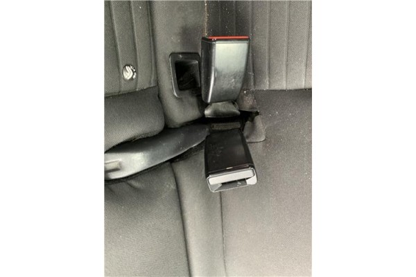 Recambio de anclaje cinturon trasero izquierdo para renault clio iv 1.5 business referencia OEM IAM 878170058R  