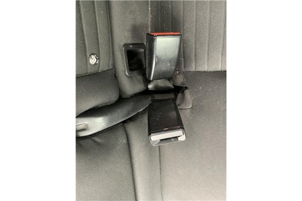 Recambio de anclaje cinturon trasero izquierdo para renault clio iv 1.5 business referencia OEM IAM 878170058R  