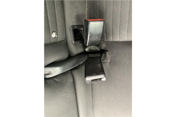 Recambio de anclaje cinturon trasero izquierdo para renault clio iv 1.5 business referencia OEM IAM 878170058R  