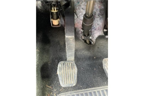 Recambio de pedal embrague para ford focus berlina (cew) 1.0 business referencia OEM IAM 1868552  