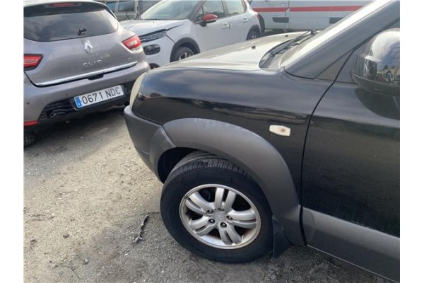 Recambio de aleta delantero izquierda para hyundai tucson (jm) 2.0 referencia OEM IAM 663112E130  