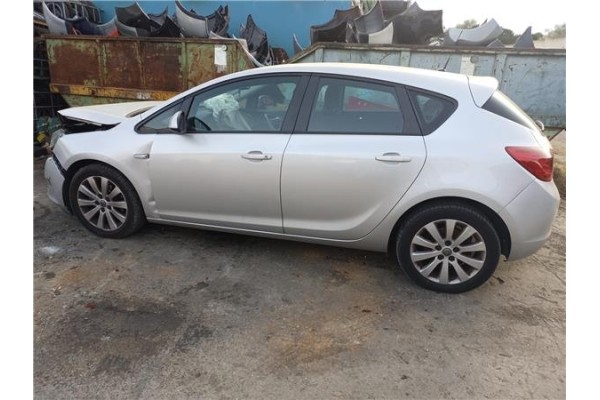 opel astra j del año 2011